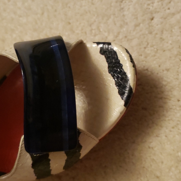 Alexander mcqueen size 39 color red white black and a little blue 💙 100% Authen - Picture 7 of 17